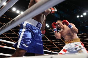 China's Zhang TKOs Brit, snags WBO interim heavyweight title