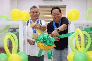 Residents of remote Albay areas get access to PhilHealth services