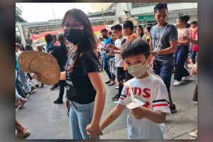 Public urged to wear masks as Covid-19 cases rise in Negros