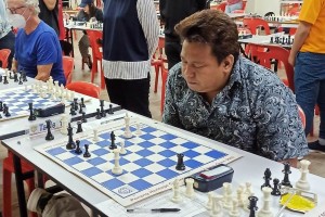 FIDE Master holds simultaneous chess exhibition in Pangasinan