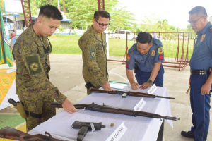 Local execs turn in loose guns to Army in Maguindanao Sur 