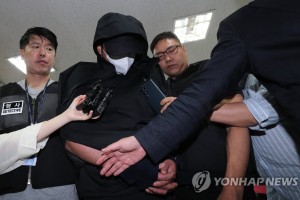 Arrest warrant issued for Korean who opened plane door mid-air