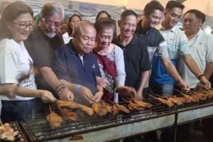 Bacolod showcases 320-meter chicken ‘inasal’ grilling station