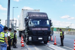 NLEX puts up more weighbridge sites for truckers vs. overloading