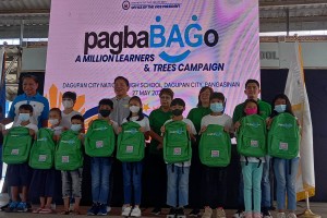 1K Pangasinense learners get ‘PagbaBAGo’ bags from OVP