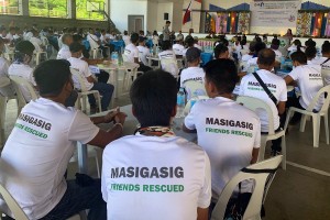 Gov’t aids 122 ex-NPA rebels in Agusan Norte 