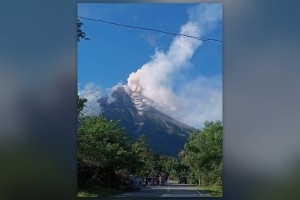 Albay to evacuate 18K people after raising of Mayon alert level