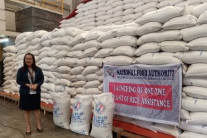 NFA-Negros Occidental distributes rice aid to gov’t employees