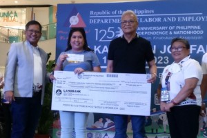 DOLE releases P5.5-M aid to over 1.2K informal workers in NegOcc