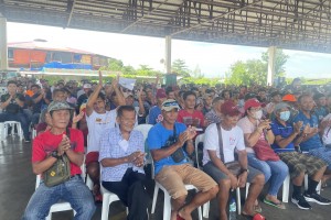 Laoag fishers affected by dredging project get cash aid  