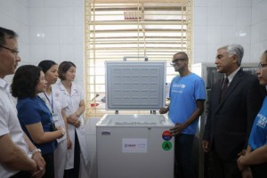 USAID, UNICEF donate 590 vaccine refrigerators to Việt Nam
