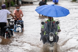 Heavy rains kill 15 in China, thousands displaced