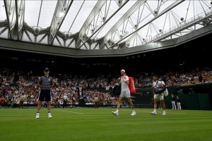 Wimbledon fans asked not to pop champagne during players' serves