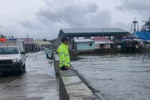 Classes, gov't work suspended as floods hit Central Luzon areas