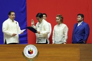 Erwin Tulfo takes oath as new ACT-CIS representative