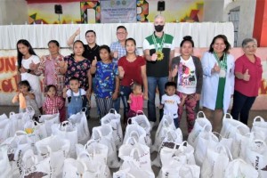 Feeding program fights child malnutrition in Negros town