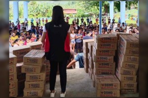 DSWD distributes 6.4K food packs to Camarines Sur families