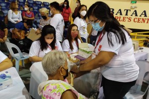 2K Bataeños get free health care services via ‘Lab for All’
