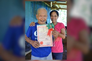 Leyte farmer finally gets own land at 92