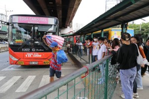 PNP official, 10-vehicle convoy flagged for using EDSA busway