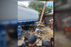 Family of 3 killed in Negros town road accident