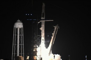 SpaceX capsule carrying 4 astronauts docks at Int'l Space Station