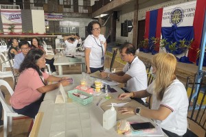 Comelec-Laoag runs out of documentary stamps as 3K bets file COC