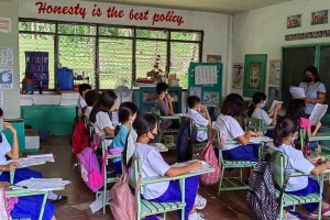 Over 3.8K schools suspend Day 1 of classes in W. Visayas