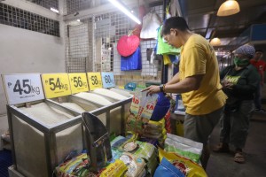 Mimaropa cops to intensify info drive on rice price ceiling