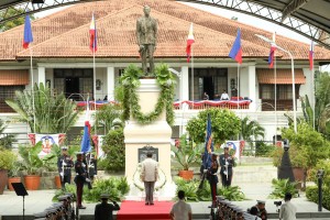 PBBM leads commemoration of father’s 106th birth anniversary