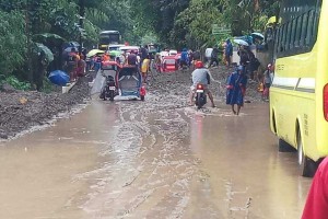 Antique guv urges LGUs to relocate residents prone to hazards