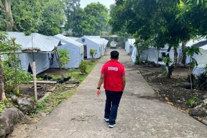 DSWD-Bicol distributes 7th wave of food aid for Mayon evacuees