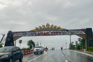 Traffic build-up seen as Laoag's Gilbert Bridge gets repairs