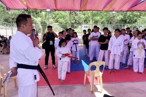 Guv uses sports to impart discipline among youth