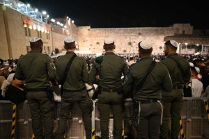 Miracle at Western Wall: Psalms lead to safe return of missing Israeli