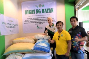 ‘Bigas ng Bayan’ in Negros Occidental sells rice at P25/kilo