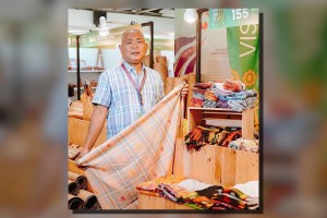 Antique’s ‘patadyong’ hit at Manila arts and craft fair