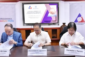 DOLE, mall chain ink pact on holding of more job fairs