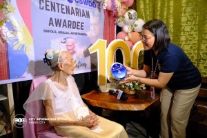 25 Davao centenarians get P100k cash incentives