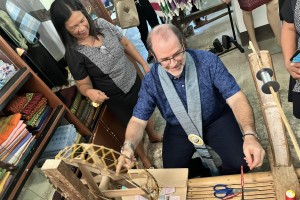 Canadian gov't vows support for 'hablon' weavers of Iloilo