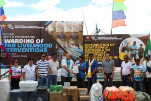 DA-BFAR distributes P20-M livelihood aid to Aurora town fishers