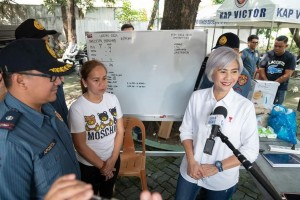 Manila's 2 major cemeteries draw 45K visitors ahead of 'Undas'