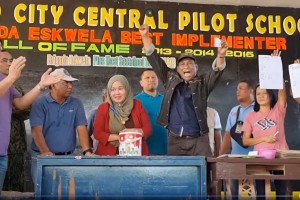 Cotabato City village chief wins via drawing of lots