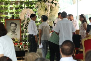 PBBM, family visit father's tomb at Libingan ng mga Bayani