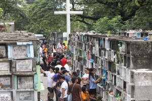 Over 1.7M people visited 2 main Manila cemeteries from Oct. 29-Nov. 1