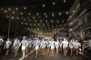 2-km Christmas string lights illuminate Albay town
