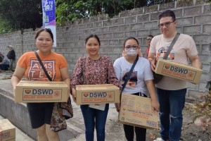 Quake-affected mall employees, fisherfolk get cash aid from DSWD