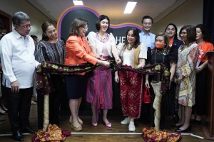 Solons join UN on raising awareness vs. VAW through exhibit