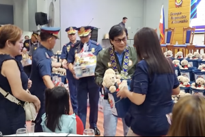 193 kin of fallen PNP, BJMP, BFP officers receive gift packs