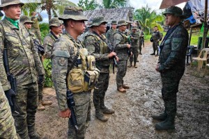 AFP chief fetes 8ID troops for outstanding counterinsurgency work